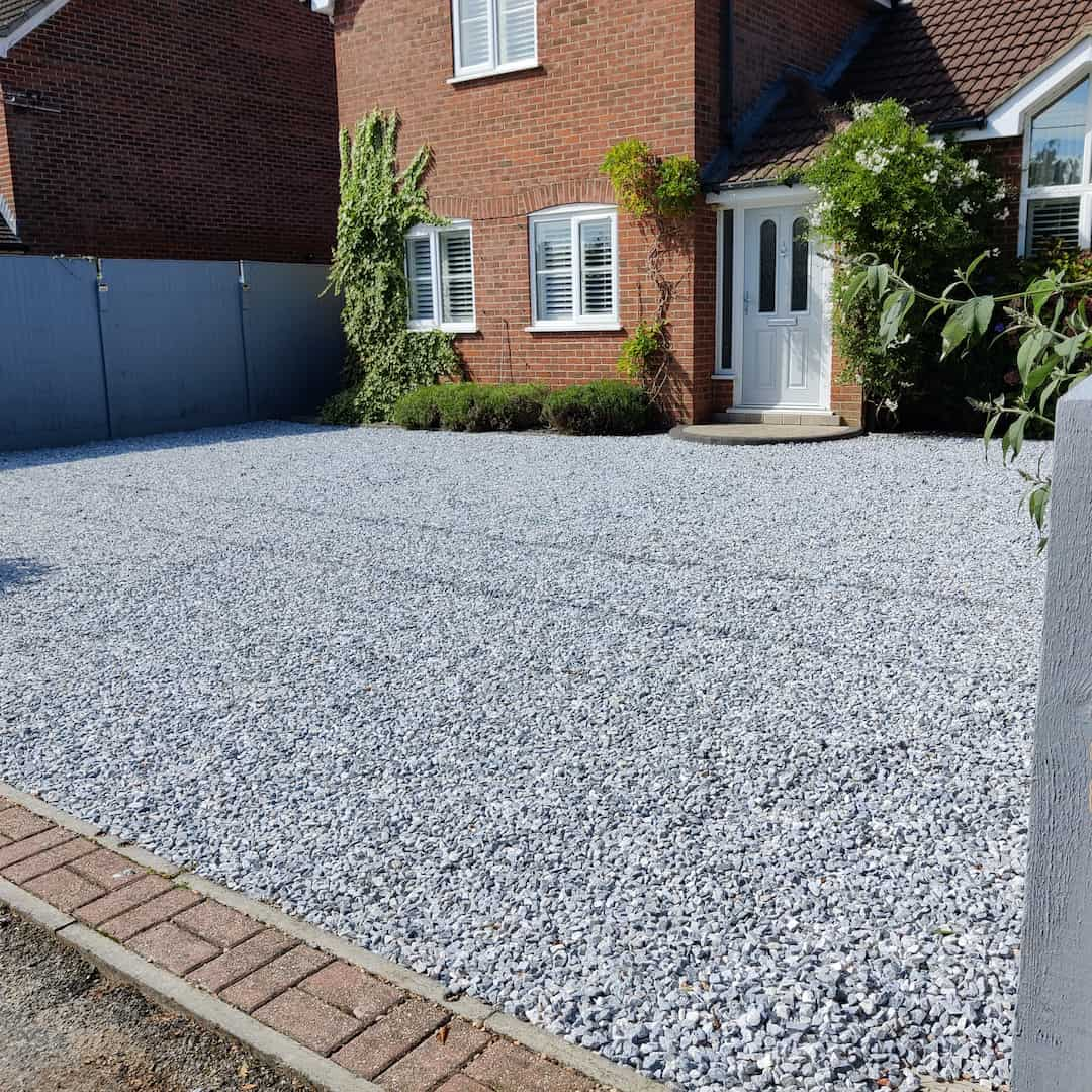 Gravel driveway installers near Luton