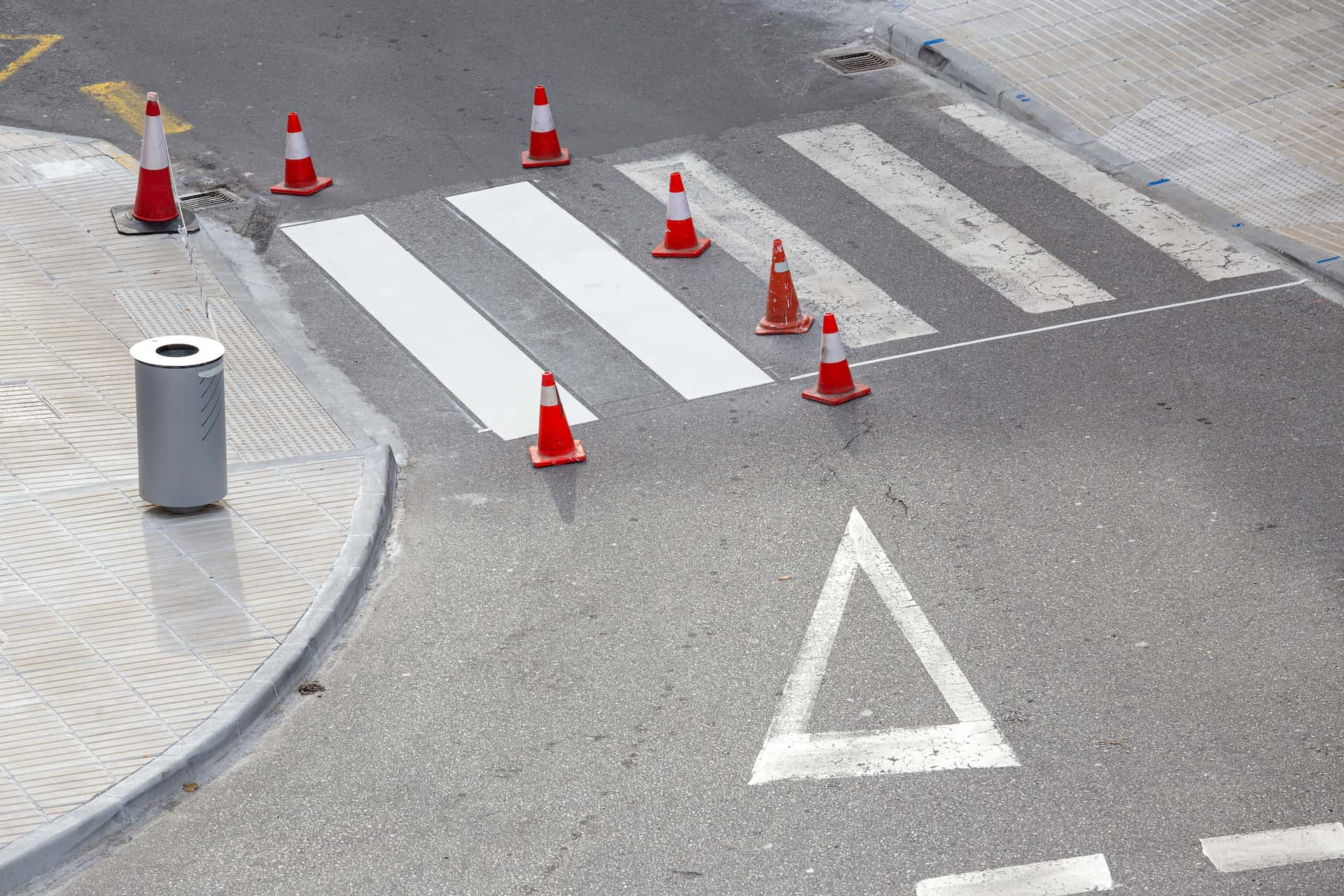 Road line marking Luton