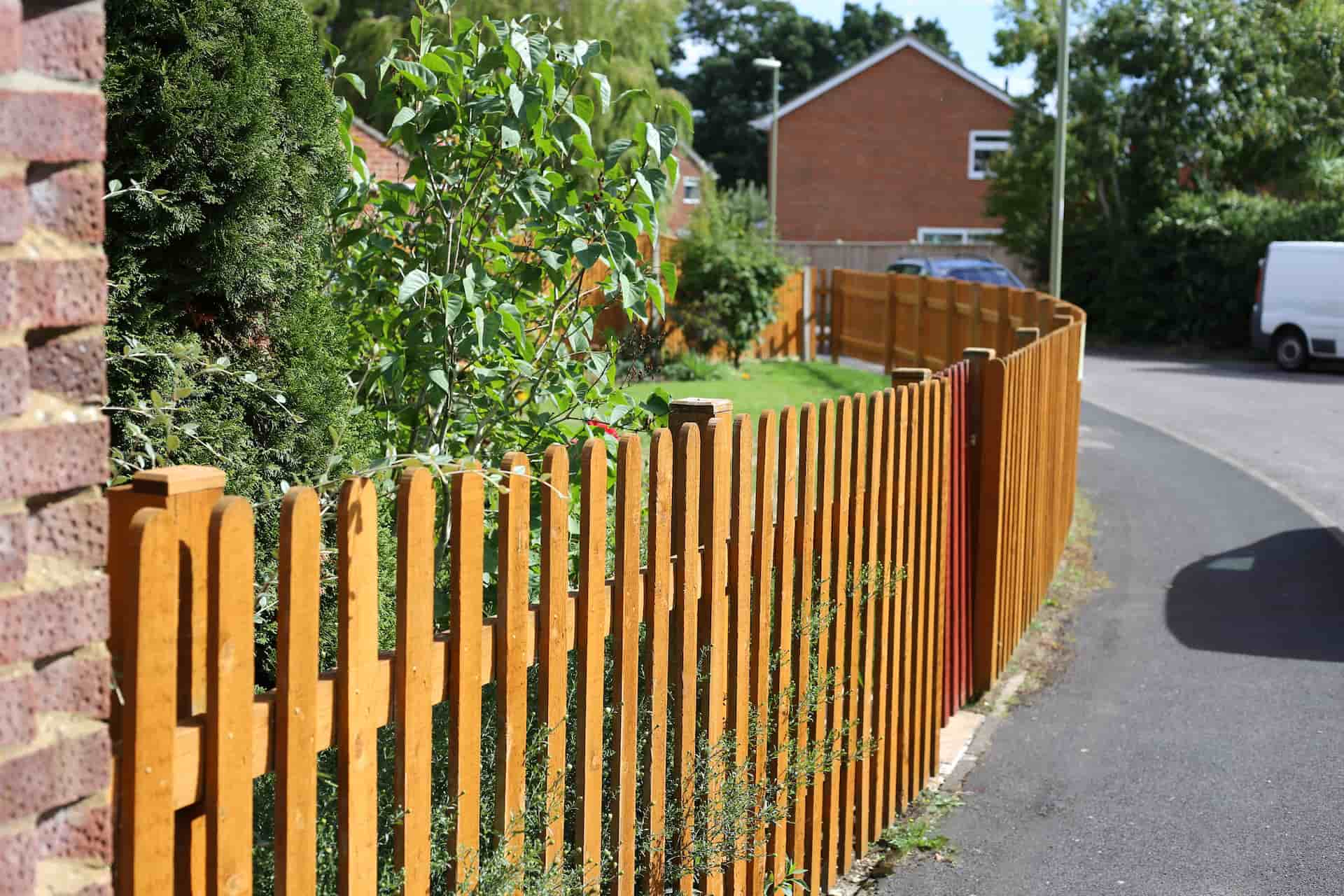 Fencing installers near Luton